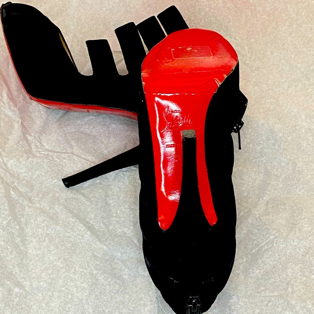 Authentic Christian Louboutin clean Red Bottom Showstopper Open-toed Suede Heel…